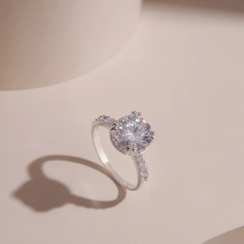 grand-solitaire-moissanite-ring-1