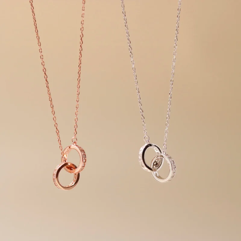 silver-necklace-with-interlocking-circle-pendant-1