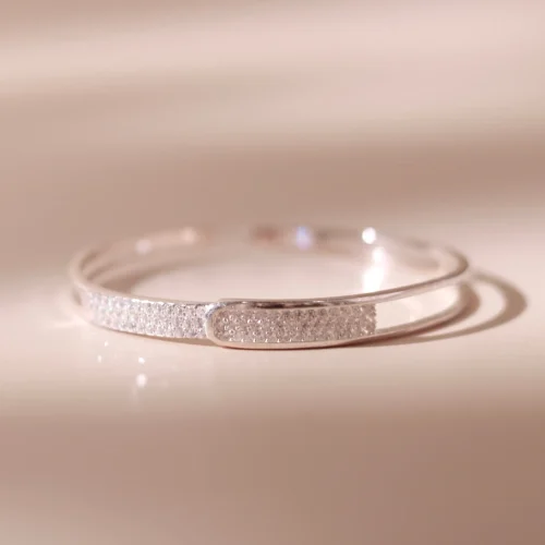 sparkling-cuff-bracelet-in-polished-silver-1