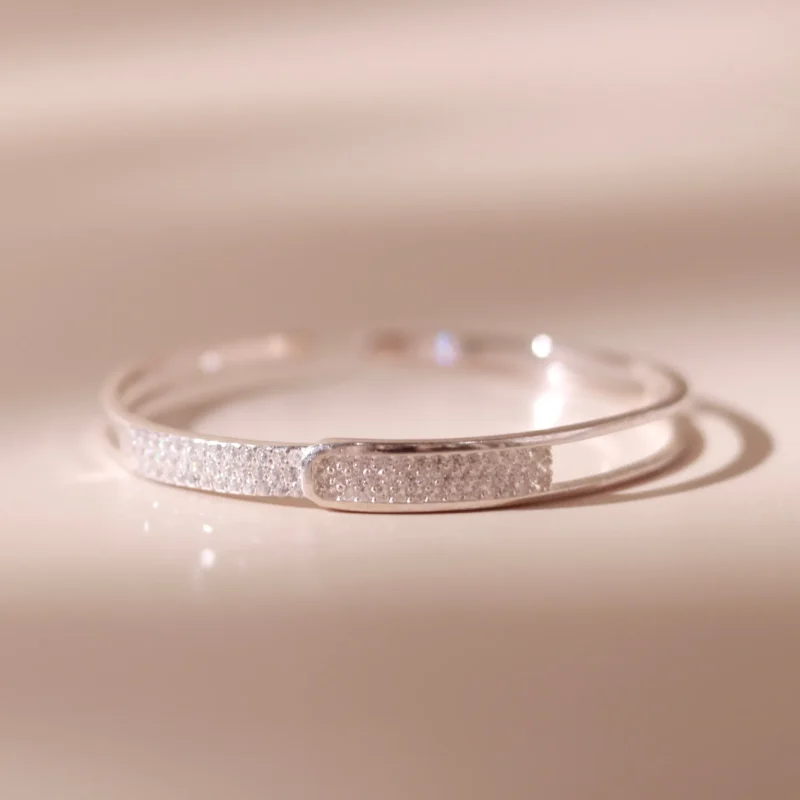 sparkling-cuff-bracelet-in-polished-silver-1